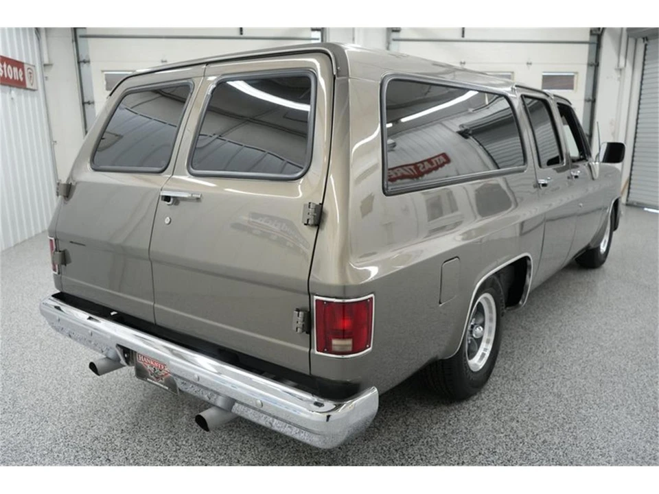 1990 GMC Suburban 7th Gen - Image 15 of 31