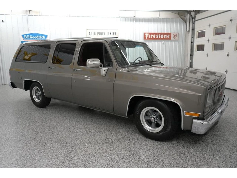 1990 GMC Suburban 7th Gen - Image 19 of 31