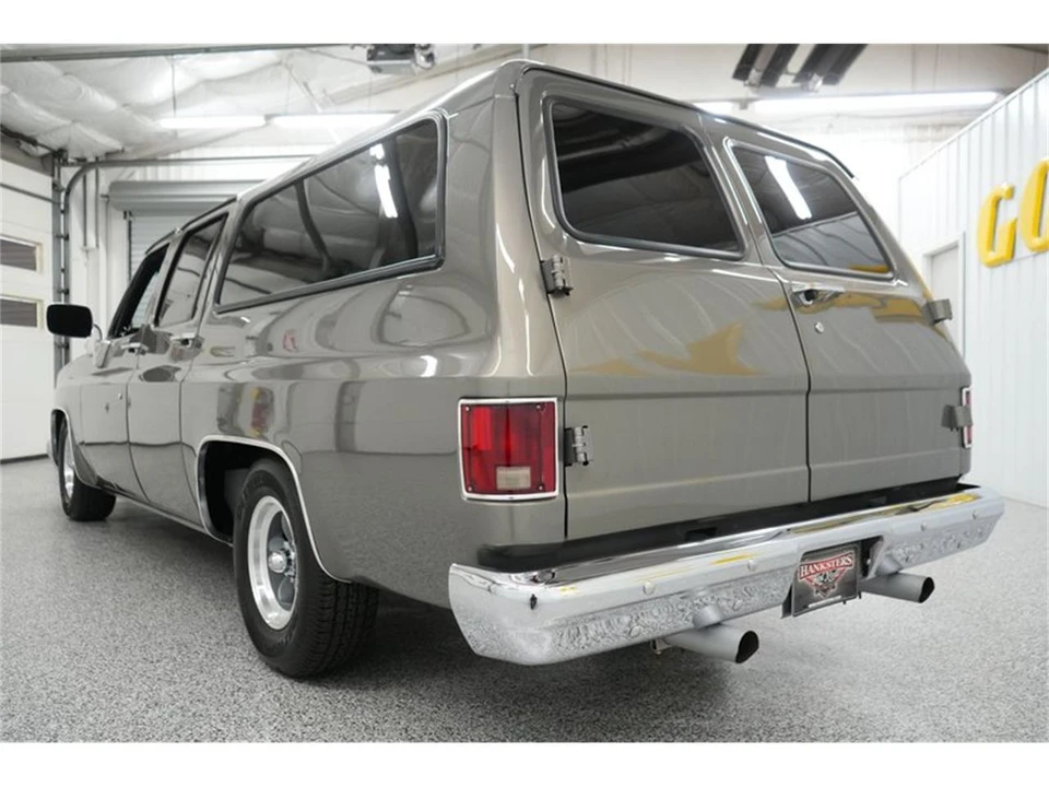 1990 GMC Suburban 7th Gen - Image 8 of 31