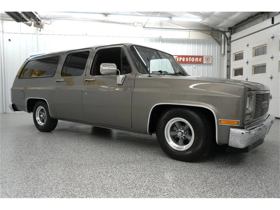 1990 GMC Suburban 7th Gen - Image 20 of 31