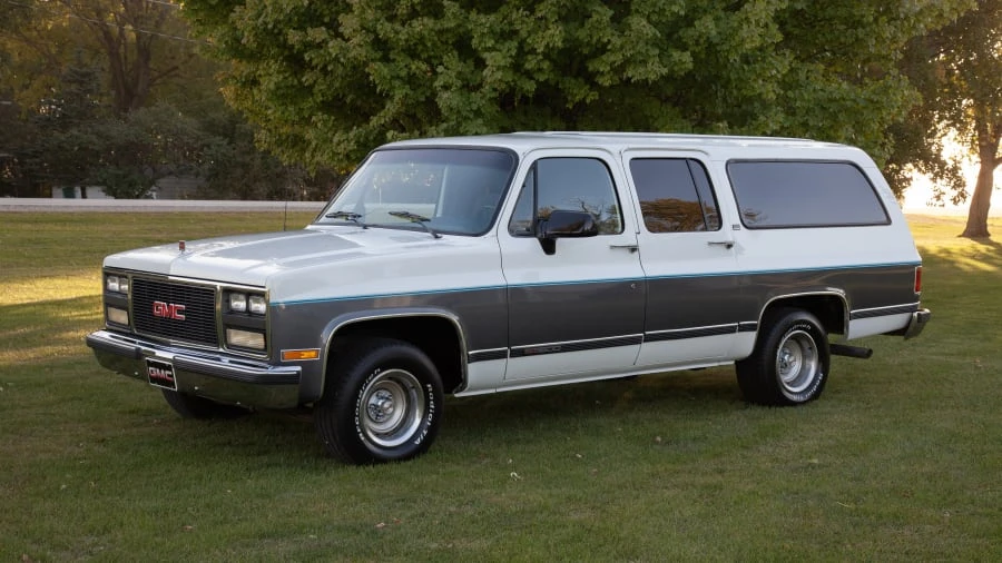 1990 GMC Suburban 7th Gen - Image 6 of 13