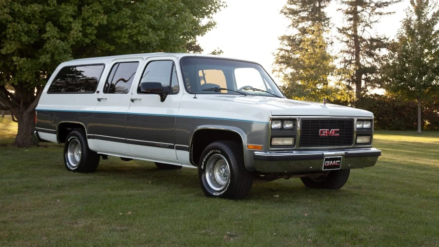 1990 GMC Suburban 7th Gen - Image 5 of 13