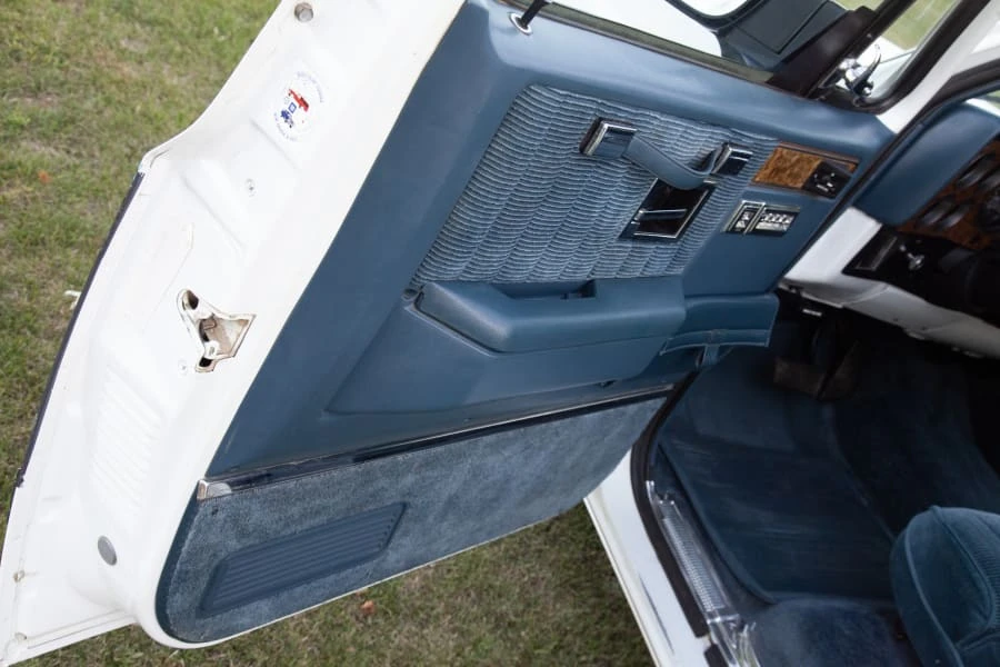 1990 GMC Suburban 7th Gen - Image 13 of 13