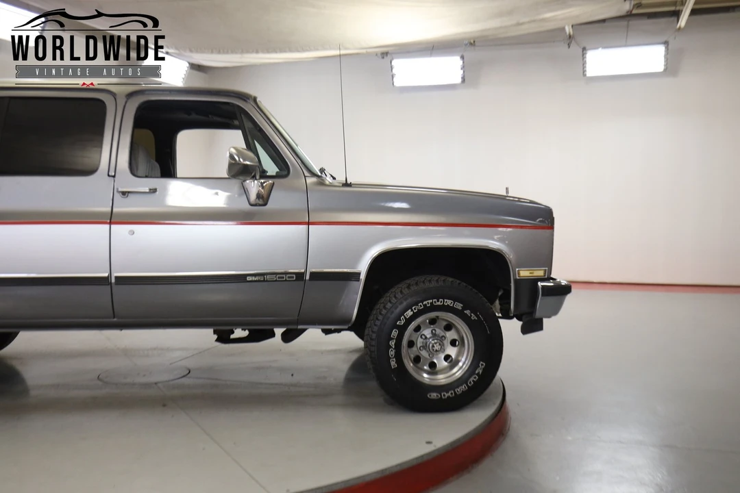 1990 GMC Suburban 7th Gen - Image 8 of 12