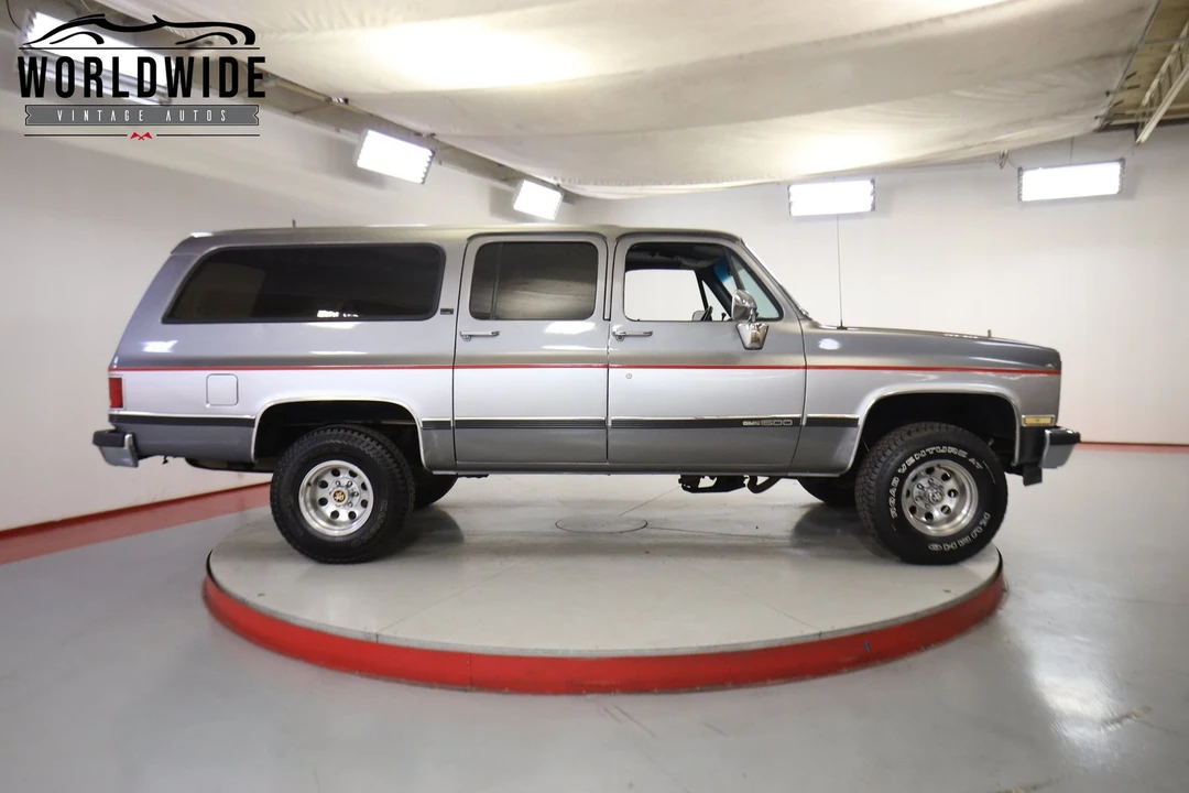 1990 GMC Suburban 7th Gen - Image 4 of 12