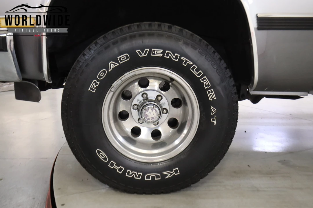 1990 GMC Suburban 7th Gen - Image 12 of 12