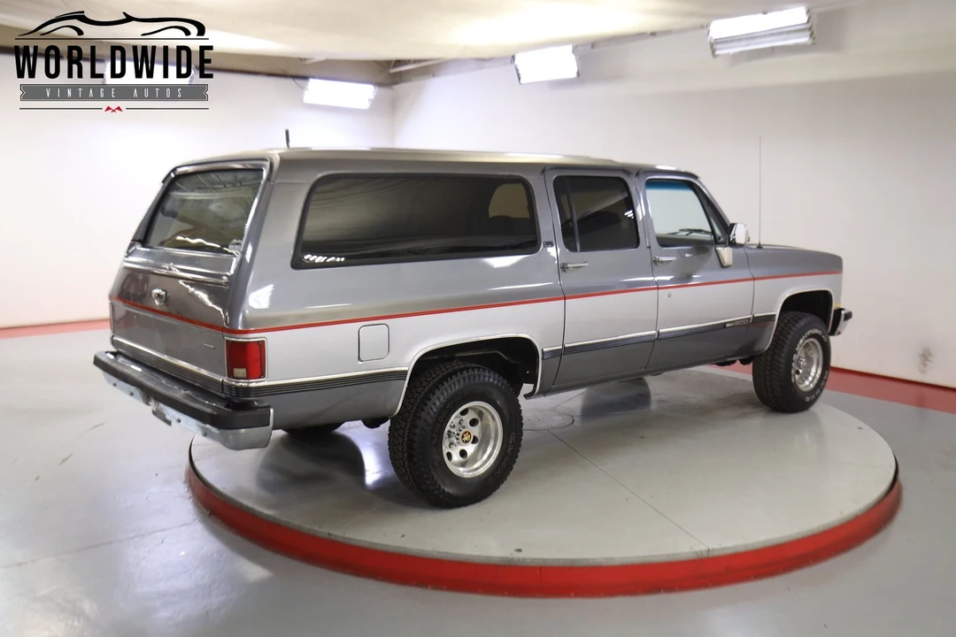 1990 GMC Suburban 7th Gen - Image 6 of 12