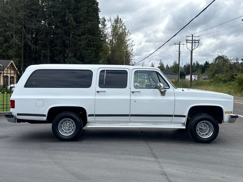 1990 GMC Suburban 7th Gen - Image 6 of 22