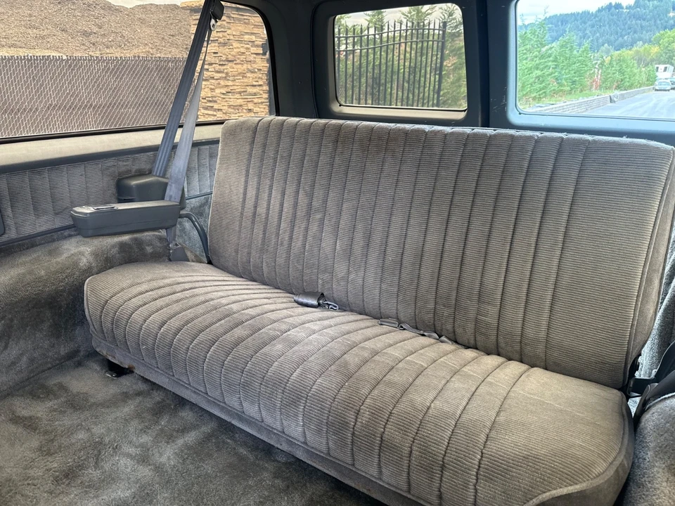 1990 GMC Suburban 7th Gen - Image 14 of 22