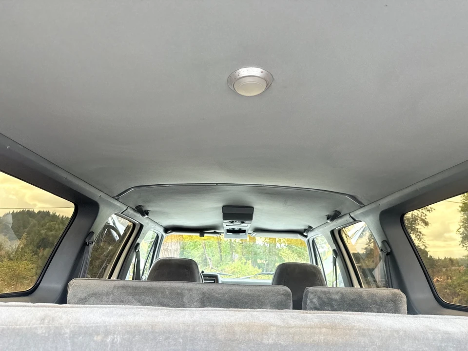1990 GMC Suburban 7th Gen - Image 16 of 22
