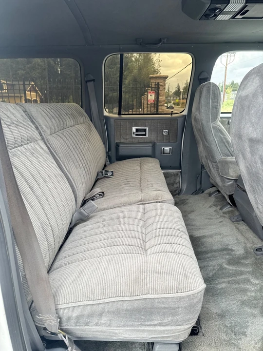 1990 GMC Suburban 7th Gen - Image 18 of 22