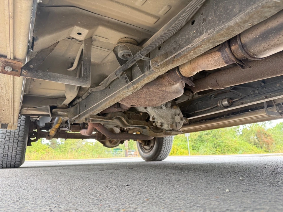 1990 GMC Suburban 7th Gen - Image 21 of 22