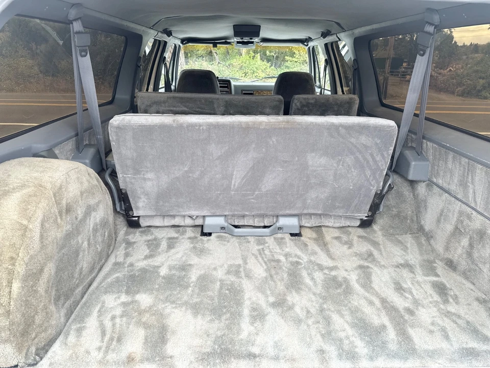1990 GMC Suburban 7th Gen - Image 15 of 22