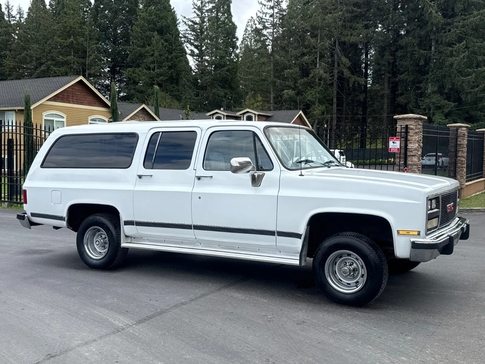 1990 GMC Suburban 7th Gen - Image 8 of 22
