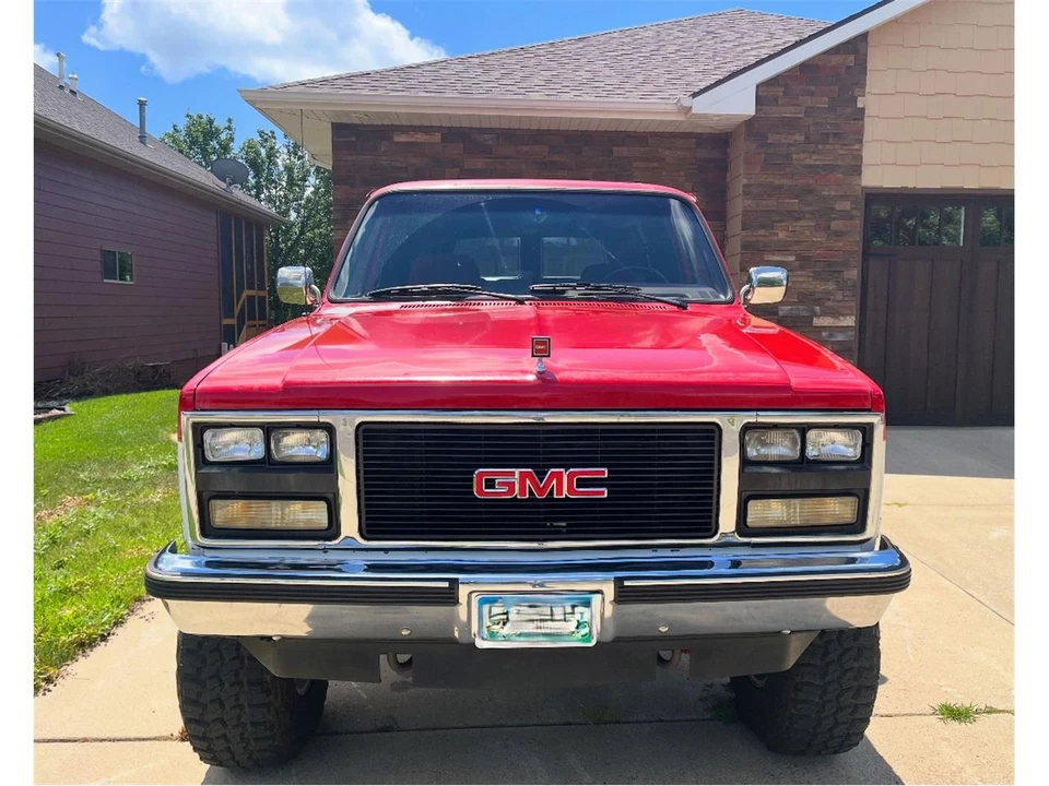 1990 GMC Suburban 7th Gen - Image 3 of 27