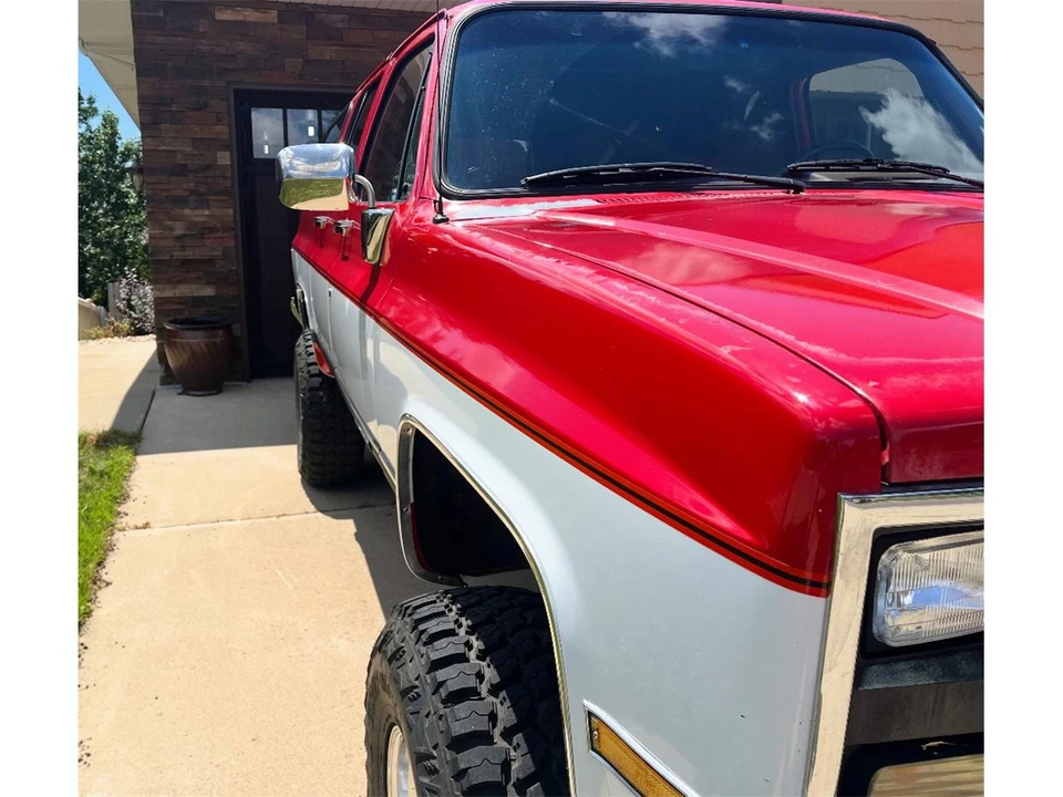 1990 GMC Suburban 7th Gen - Image 4 of 27