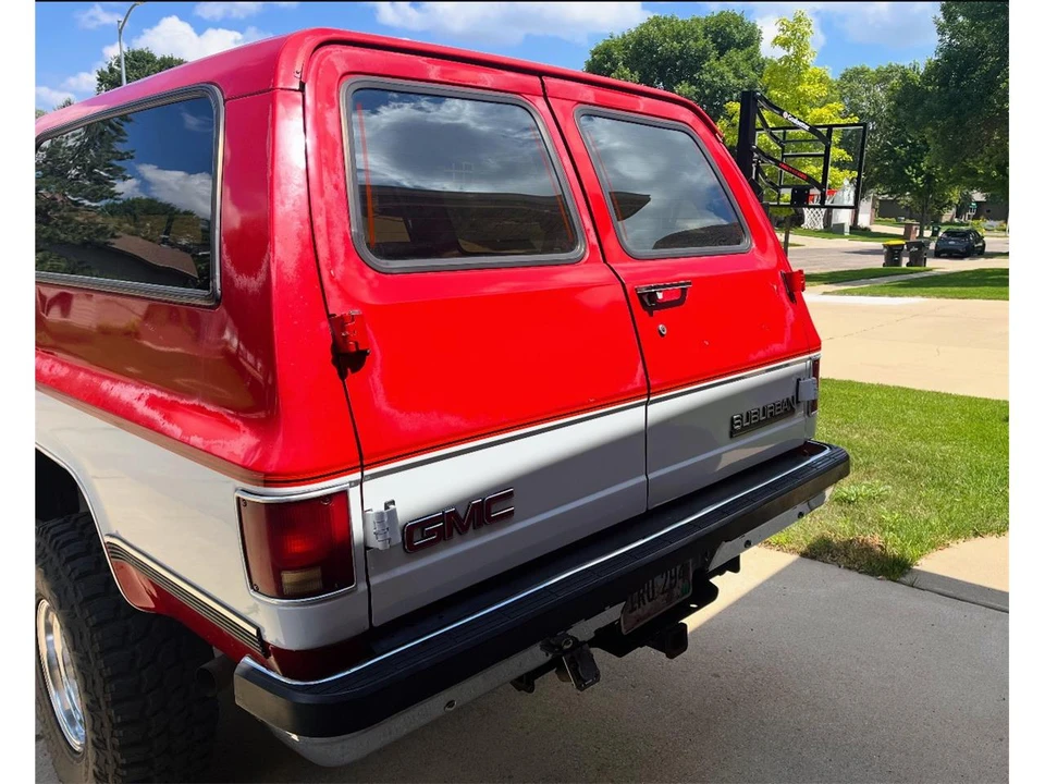 1990 GMC Suburban 7th Gen - Image 6 of 27