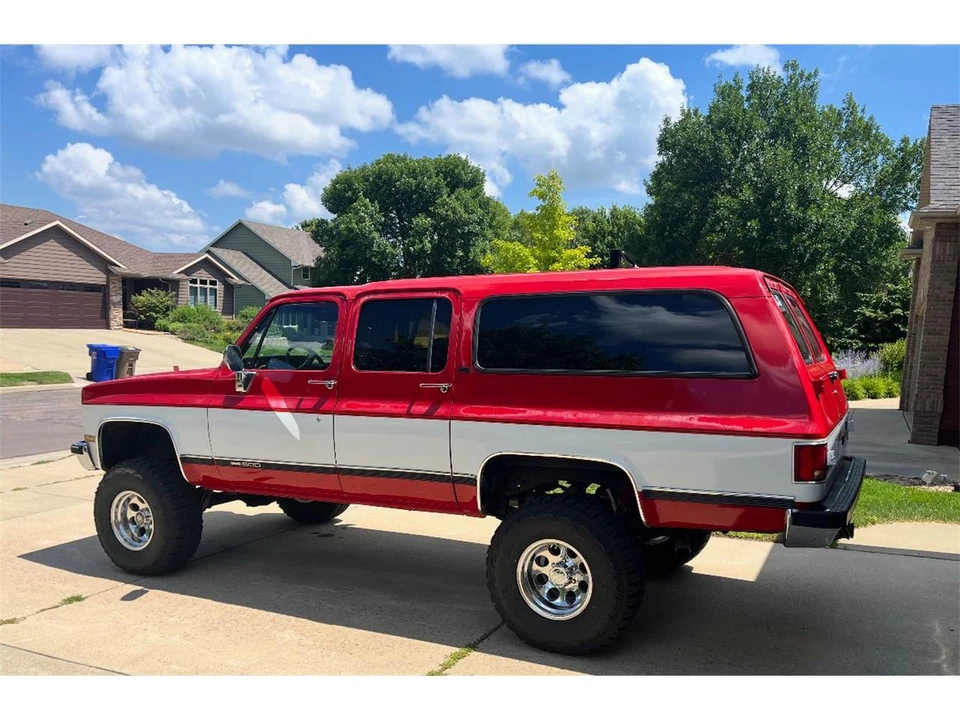 1990 GMC Suburban 7th Gen - Image 7 of 27