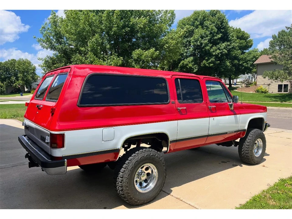 1990 GMC Suburban 7th Gen - Image 8 of 27