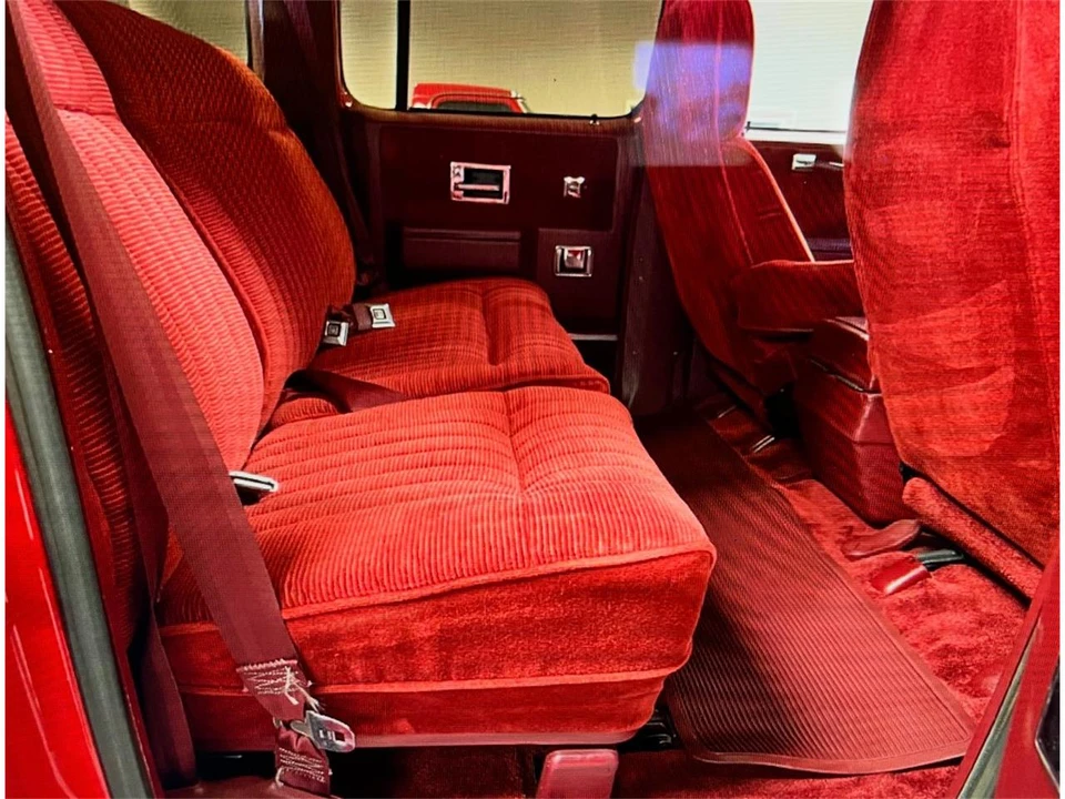 1990 GMC Suburban 7th Gen - Image 14 of 27