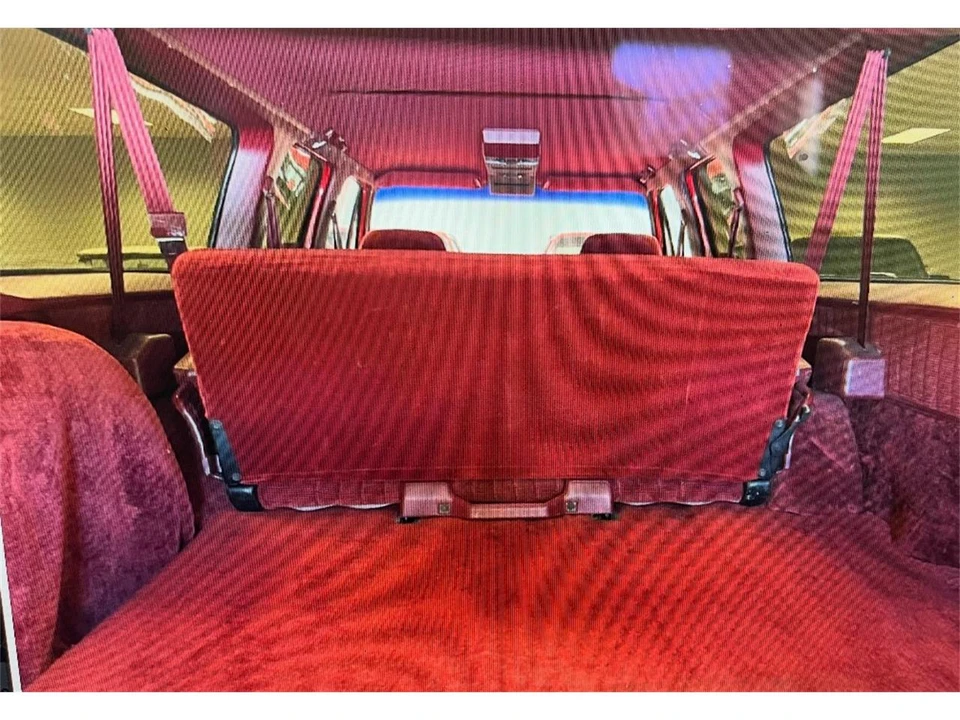 1990 GMC Suburban 7th Gen - Image 16 of 27
