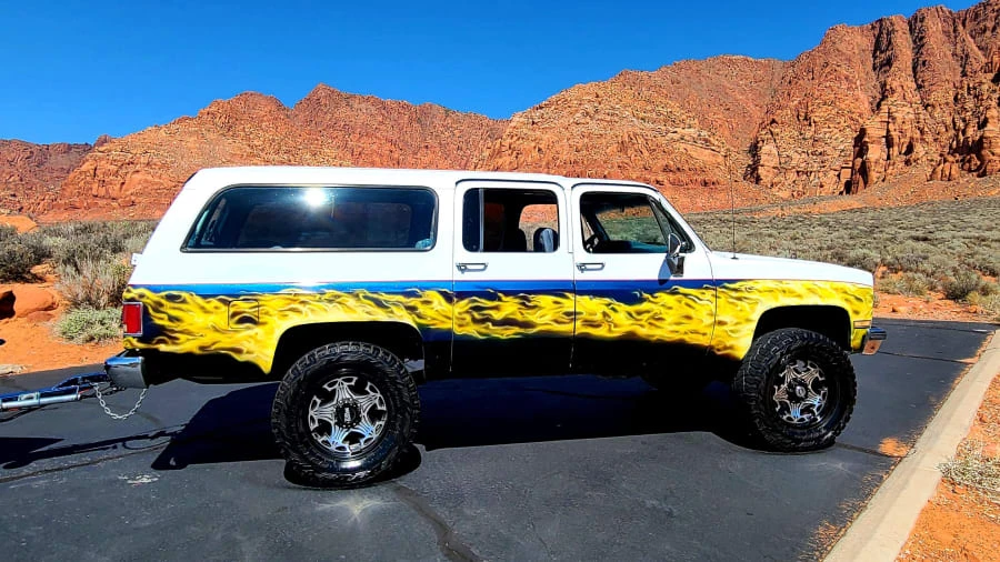 1990 GMC Suburban 7th Gen - Image 3 of 12
