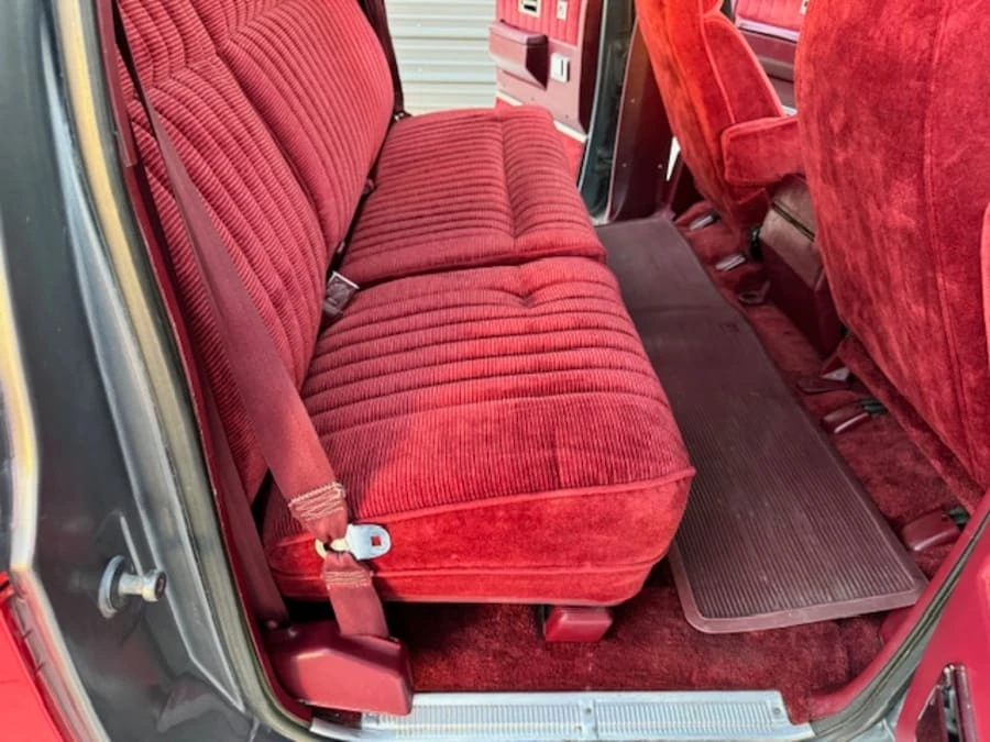 1990 GMC Suburban 7th Gen - Image 22 of 27