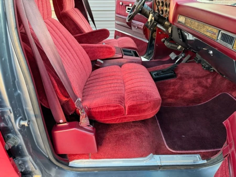 1990 GMC Suburban 7th Gen - Image 21 of 27