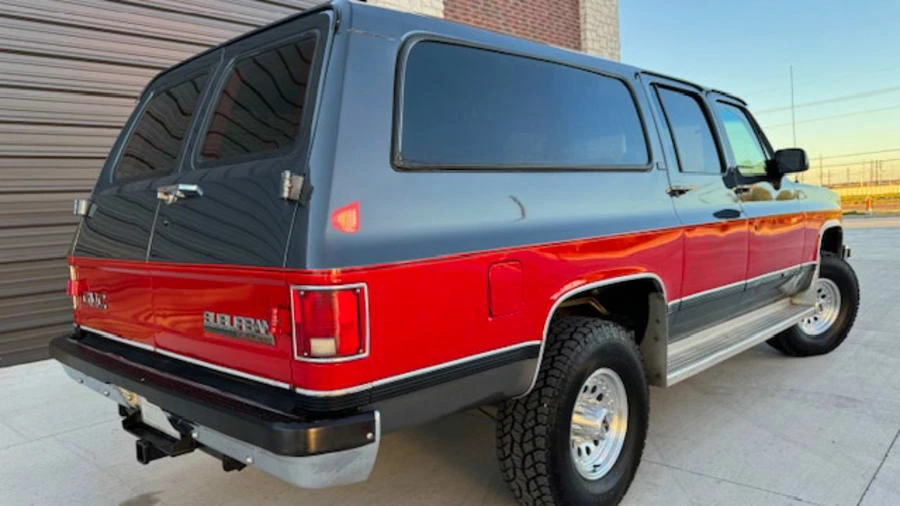 1990 GMC Suburban 7th Gen - Image 3 of 27