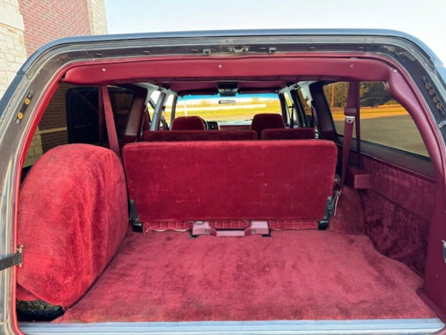 1990 GMC Suburban 7th Gen - Image 15 of 27