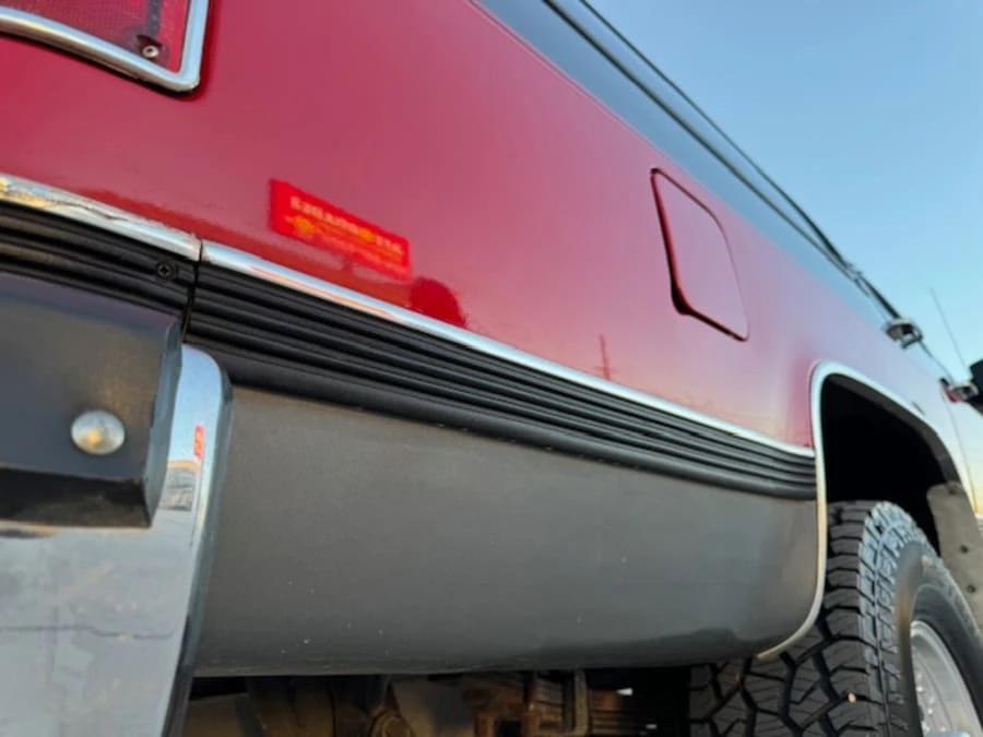 1990 GMC Suburban 7th Gen - Image 24 of 27