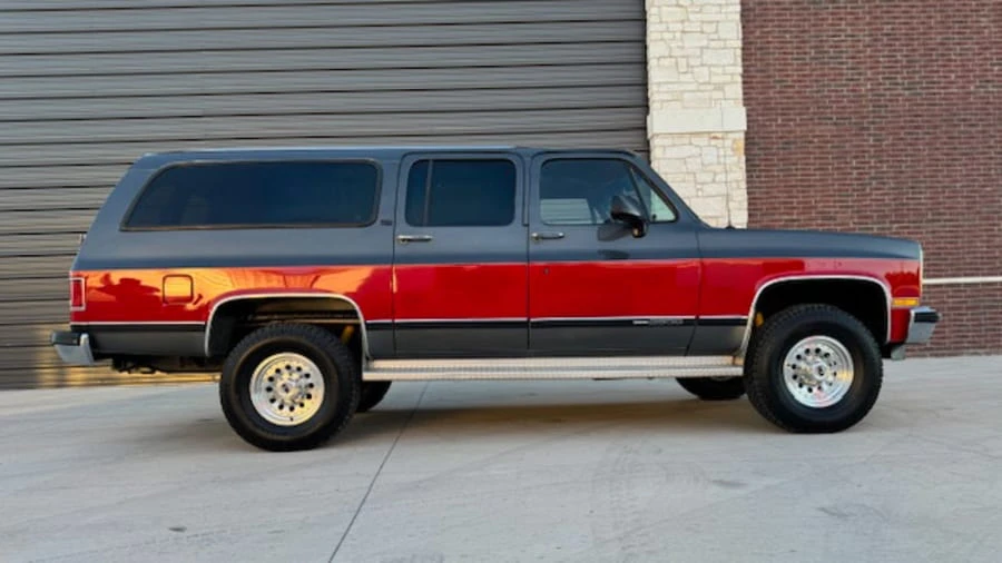 1990 GMC Suburban 7th Gen - Image 10 of 27