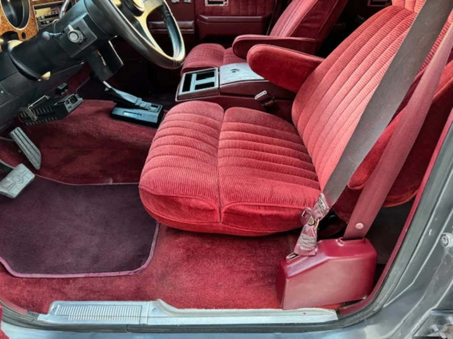 1990 GMC Suburban 7th Gen - Image 19 of 27