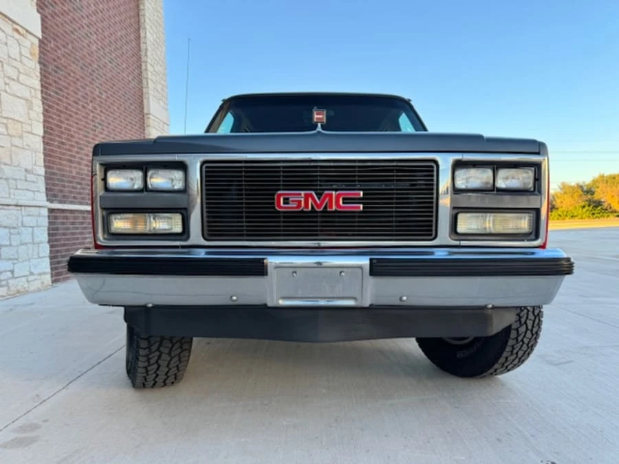1990 GMC Suburban 7th Gen - Image 4 of 27