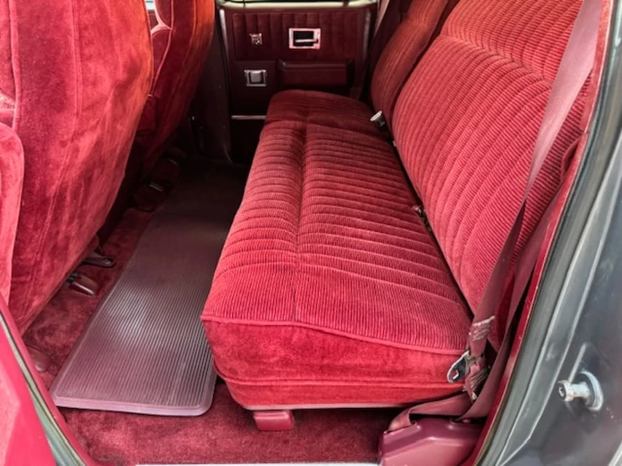1990 GMC Suburban 7th Gen - Image 17 of 27