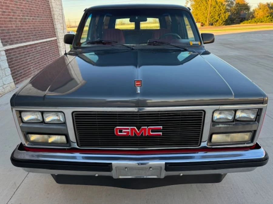 1990 GMC Suburban 7th Gen - Image 9 of 27