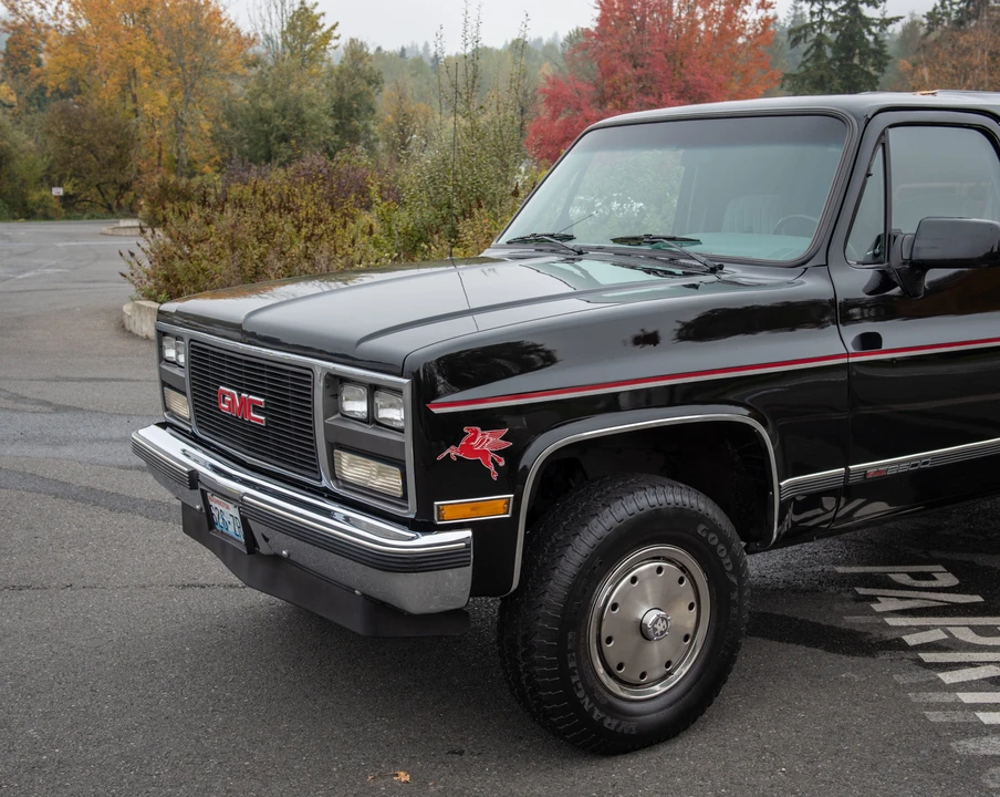1990 GMC Suburban 7th Gen - Image 29 of 31