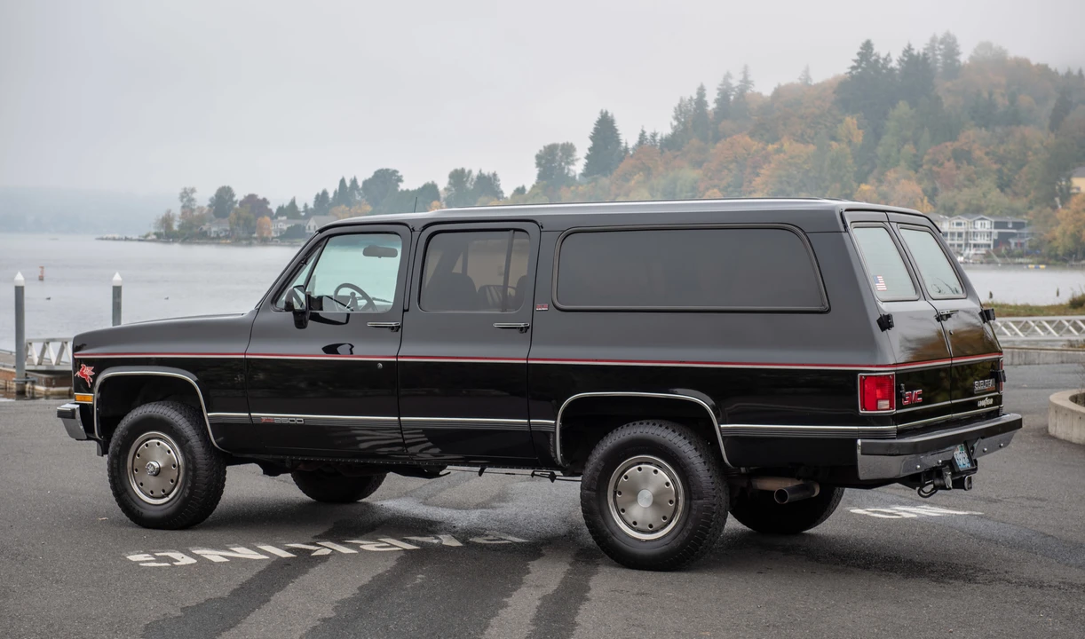 1990 GMC Suburban 7th Gen - Image 6 of 31