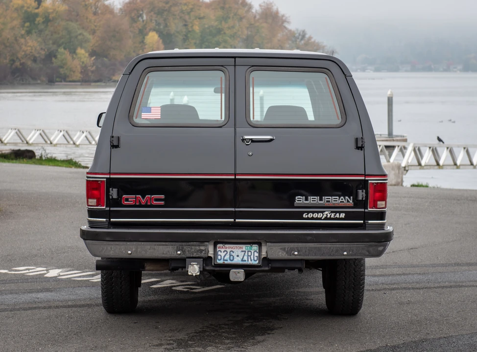 1990 GMC Suburban 7th Gen - Image 12 of 31