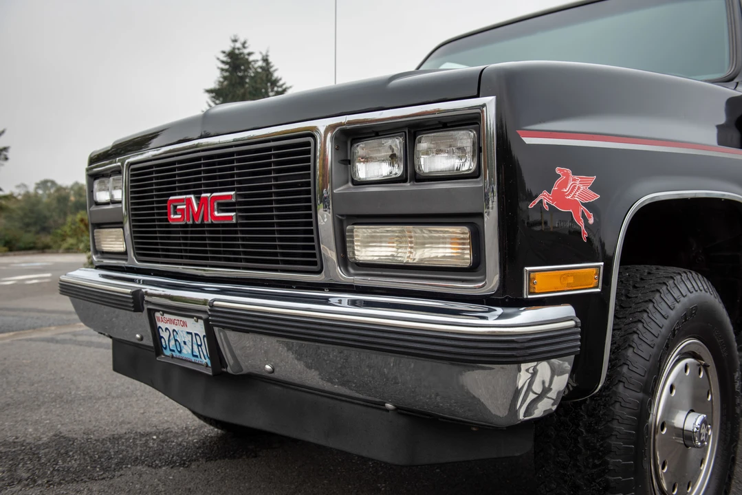 1990 GMC Suburban 7th Gen - Image 30 of 31