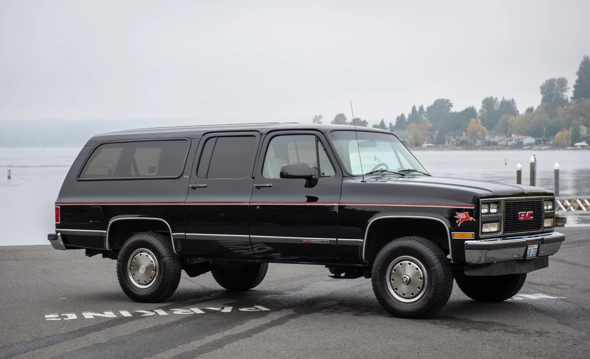 1990 GMC Suburban 7th Gen - Image 17 of 31