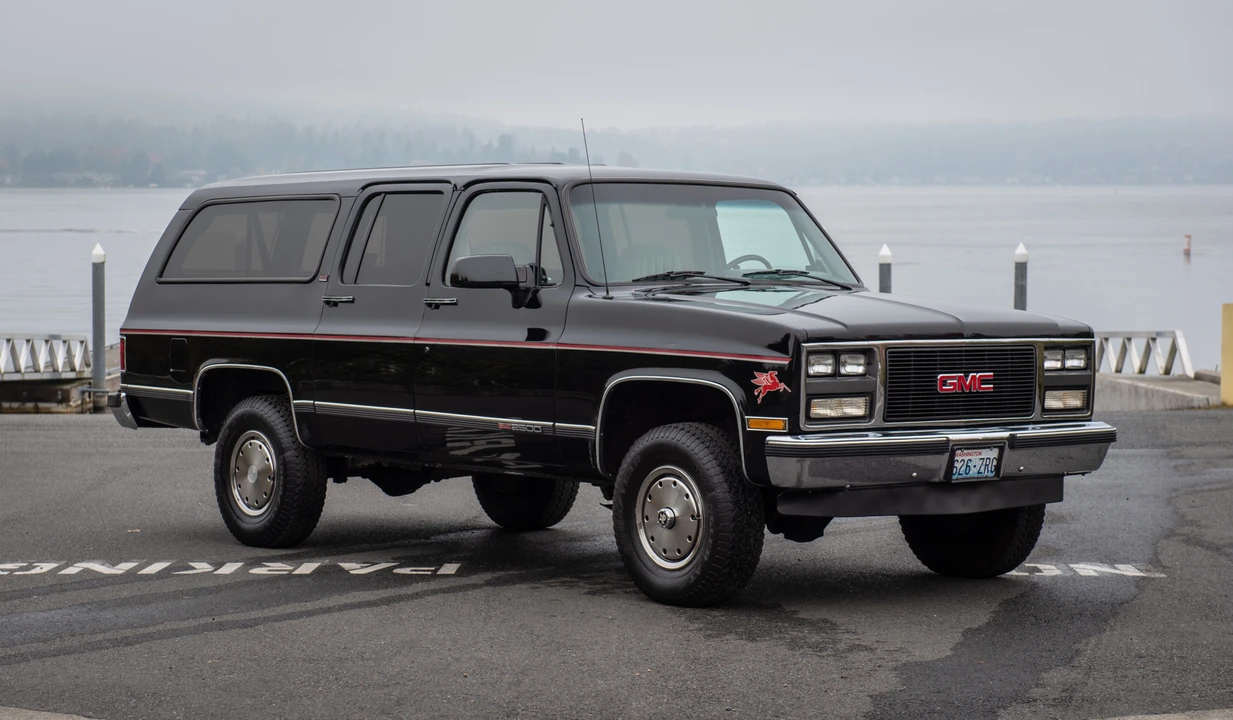 1990 GMC Suburban 7th Gen - Image 18 of 31