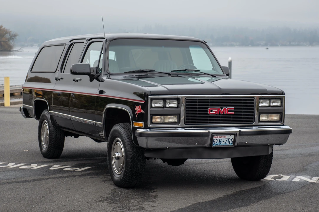 1990 GMC Suburban 7th Gen - Image 22 of 31