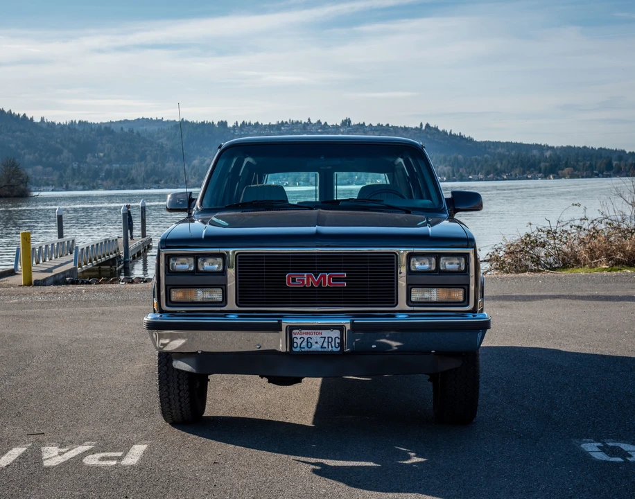 1990 GMC Suburban 7th Gen - Image 23 of 31