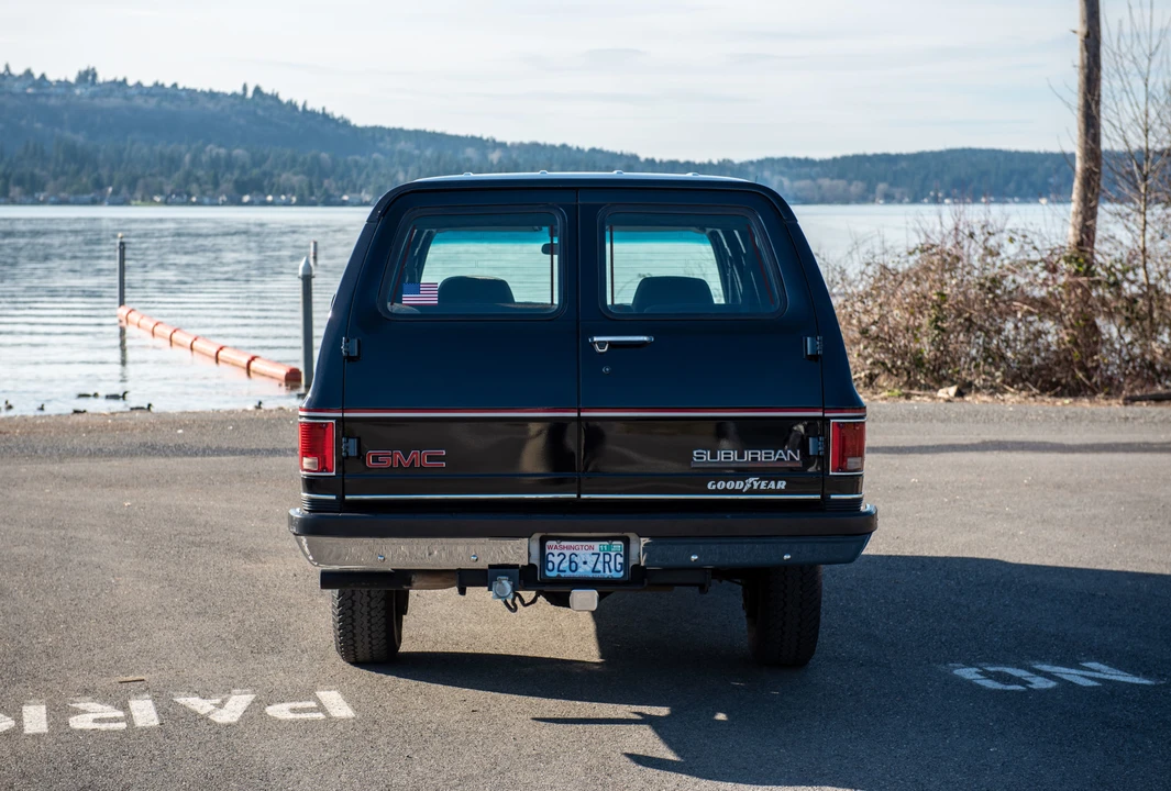 1990 GMC Suburban 7th Gen - Image 11 of 31