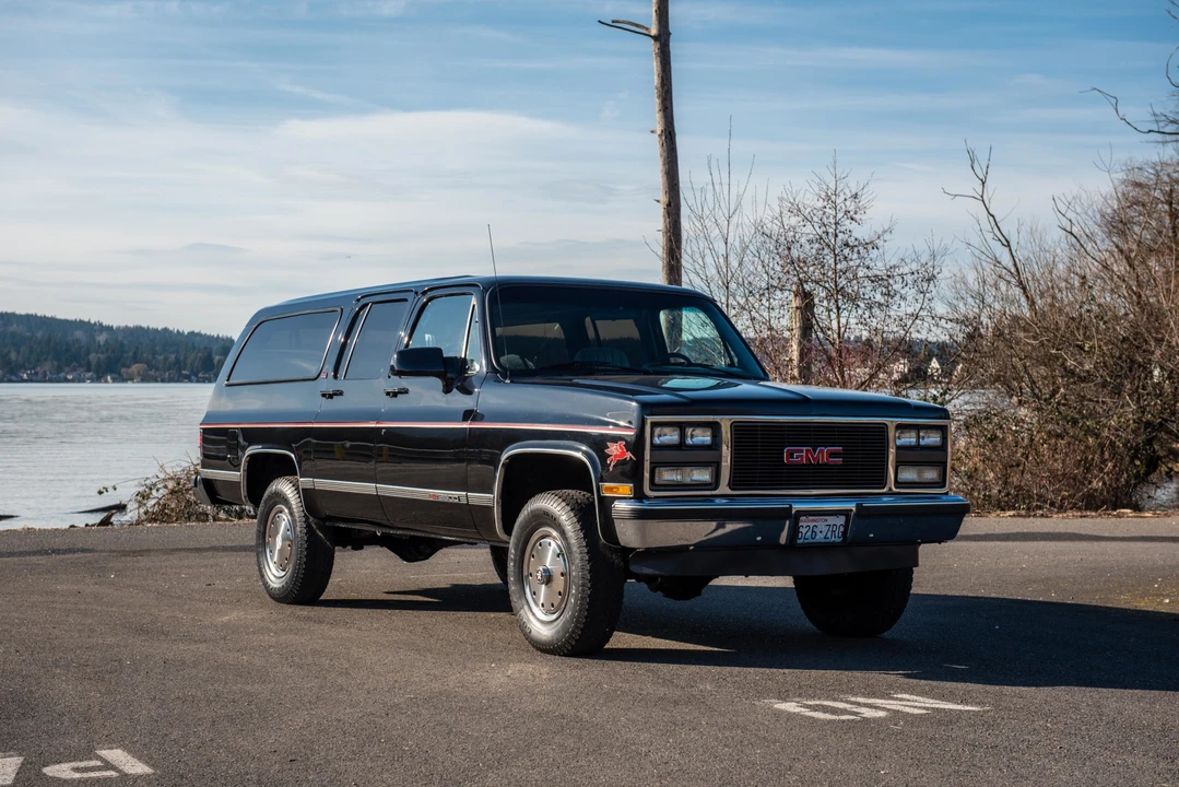 1990 GMC Suburban 7th Gen - Image 20 of 31