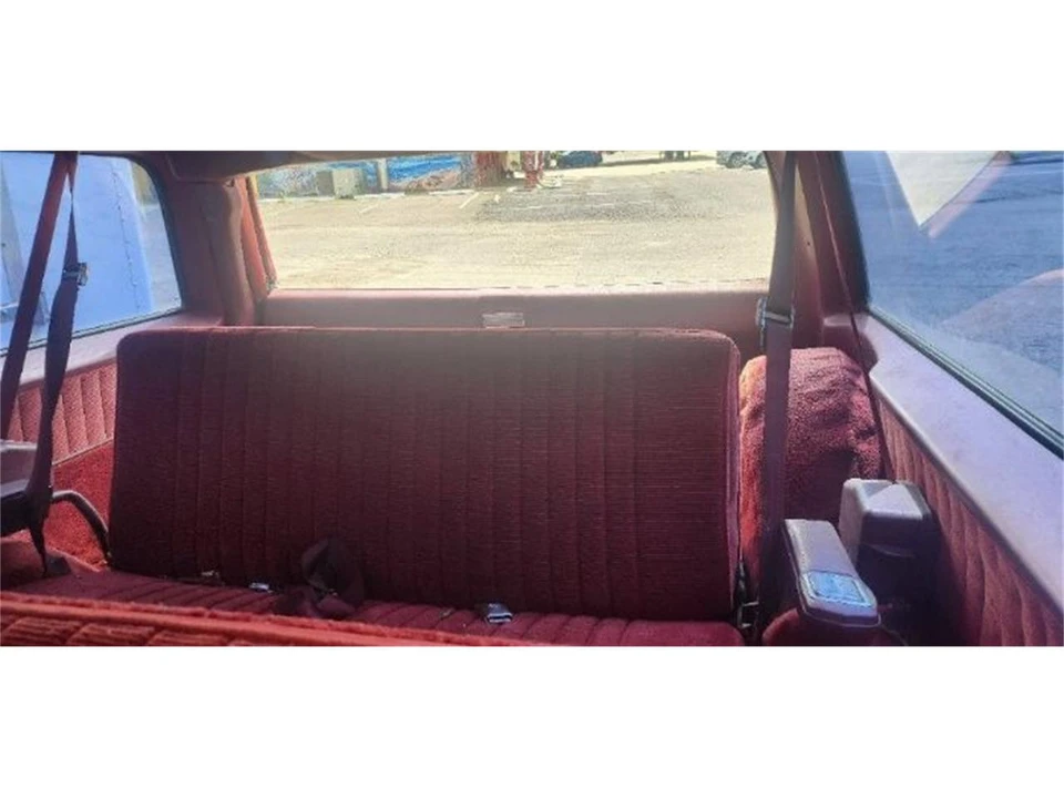 1990 GMC Suburban 7th Gen - Image 9 of 9