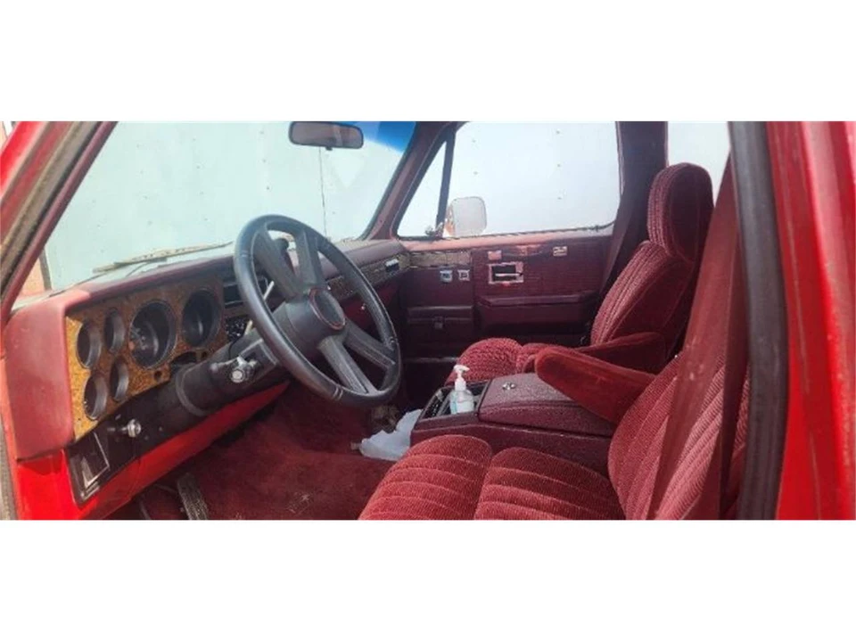 1990 GMC Suburban 7th Gen - Image 7 of 9