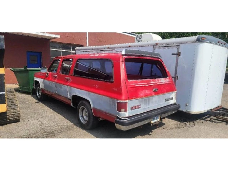 1990 GMC Suburban 7th Gen - Image 3 of 9