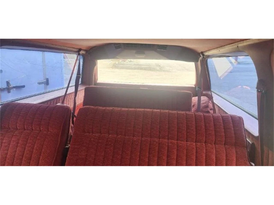 1990 GMC Suburban 7th Gen - Image 8 of 9